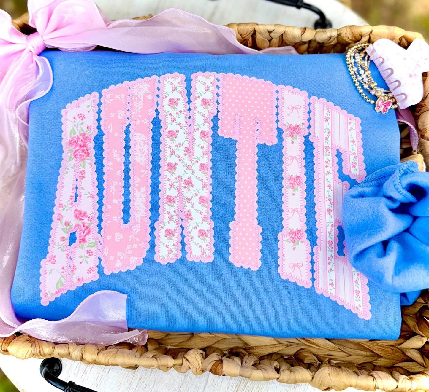 AUNTIE